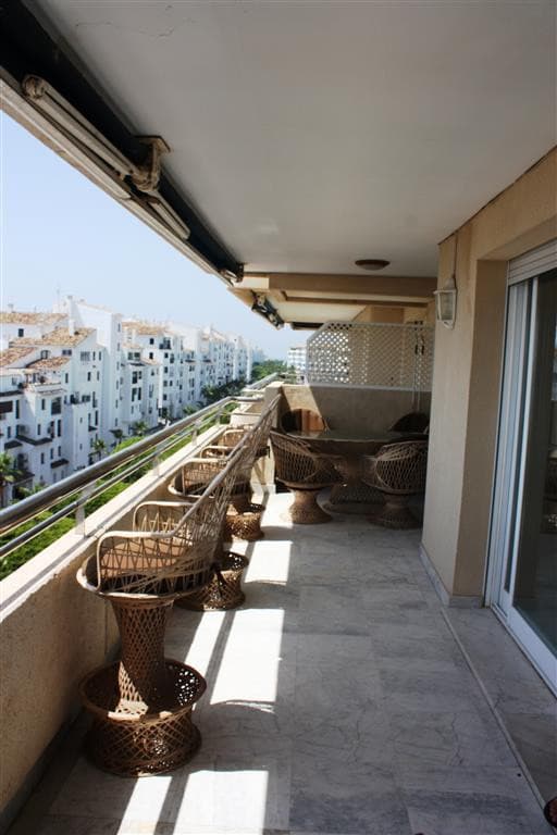 Middle Floor Apartment in Puerto Banús — photo 10 of 10