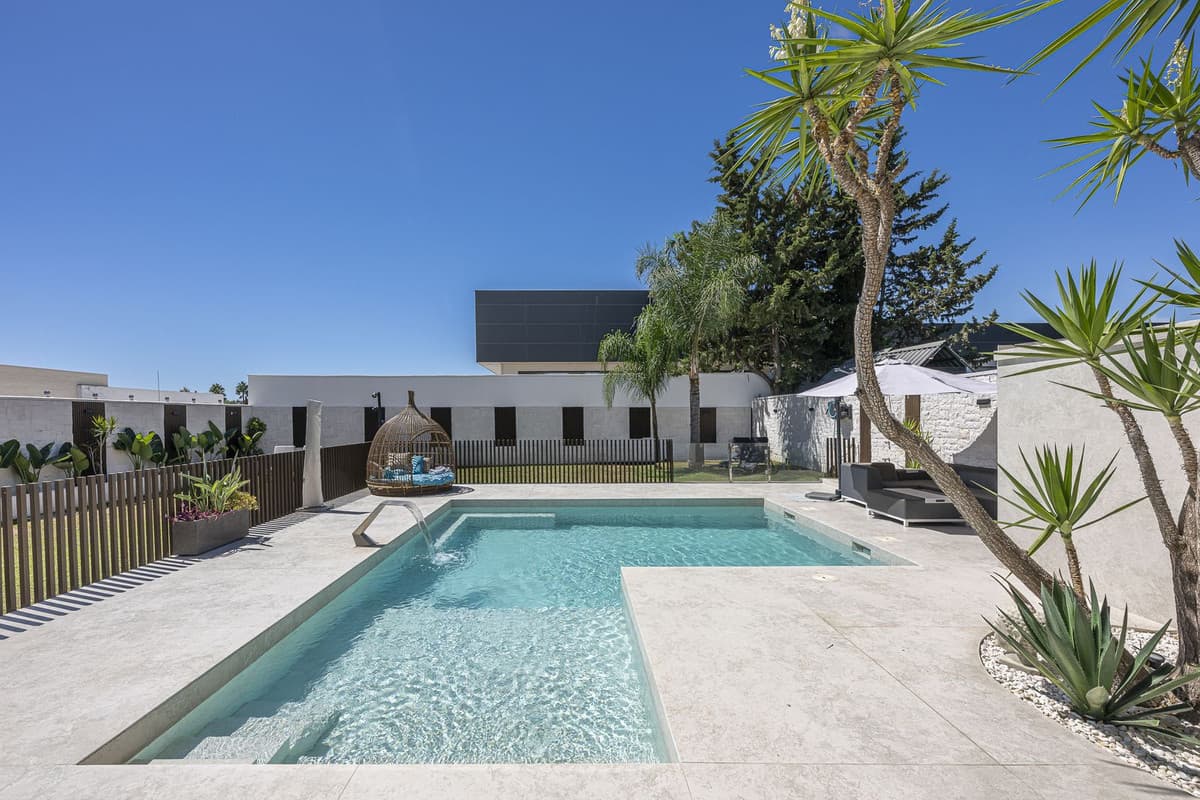 Detached Villa in New Golden Mile — photo 1 of 10