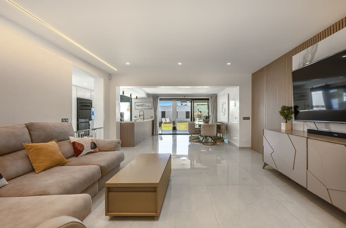Detached Villa in New Golden Mile — photo 9 of 10