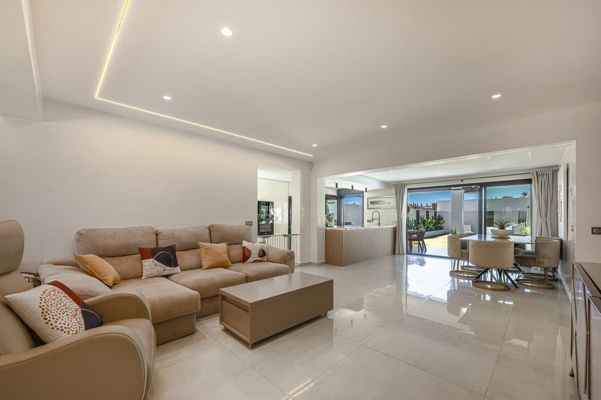 Detached Villa in New Golden Mile — photo 10 of 10