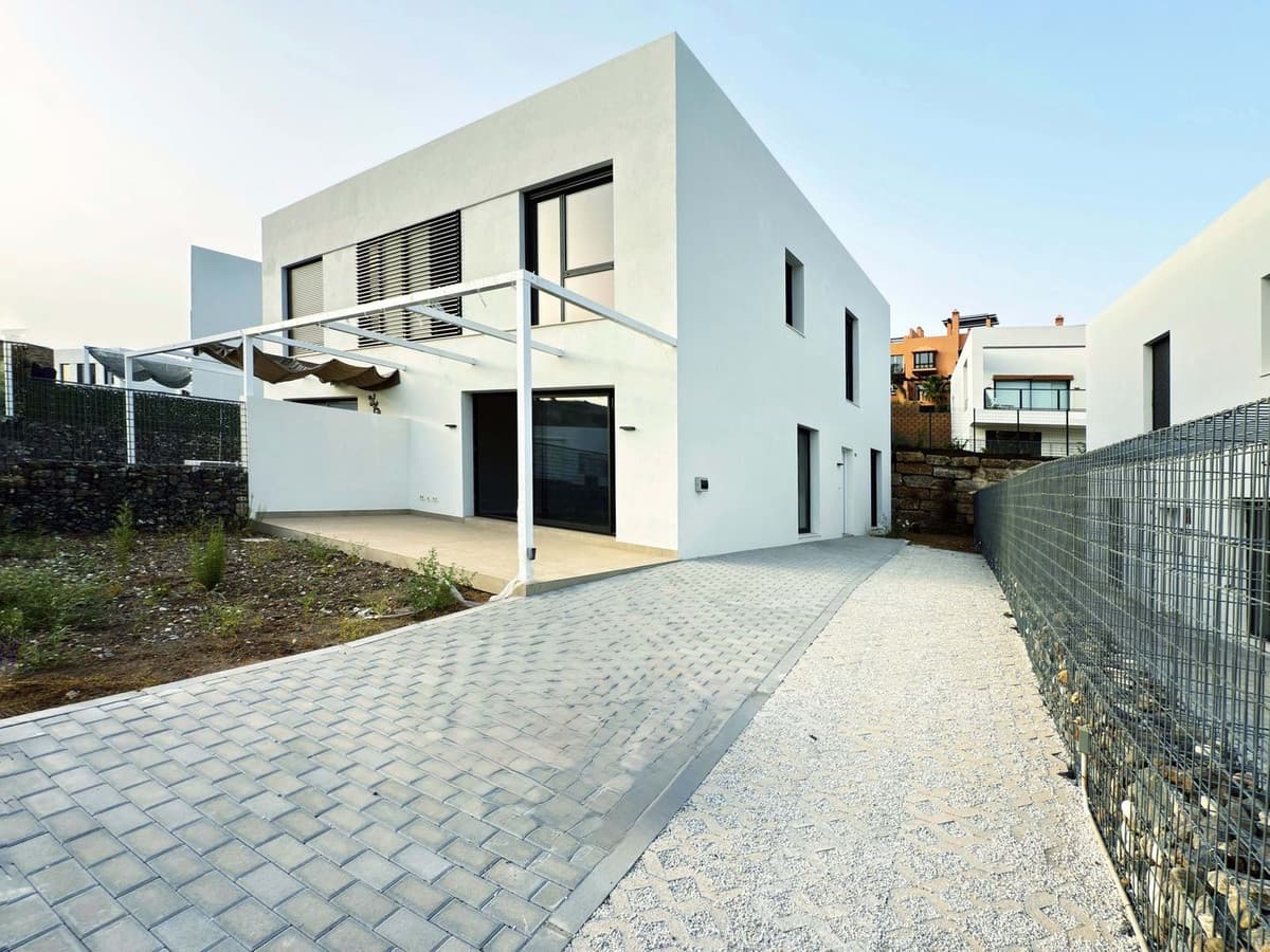 Semi-Detached House in Riviera del Sol — photo 1 of 10