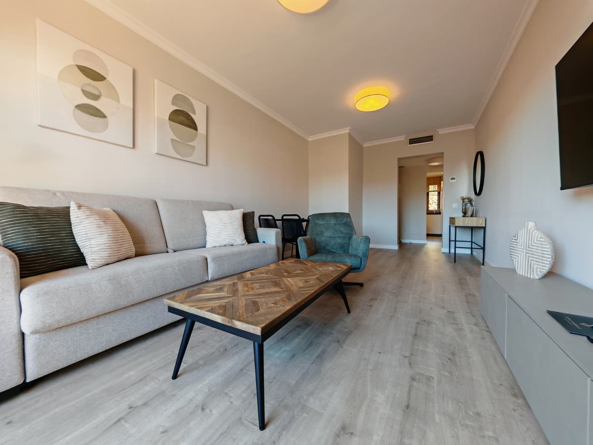 Middle Floor Apartment in Benahavís — photo 4 of 10