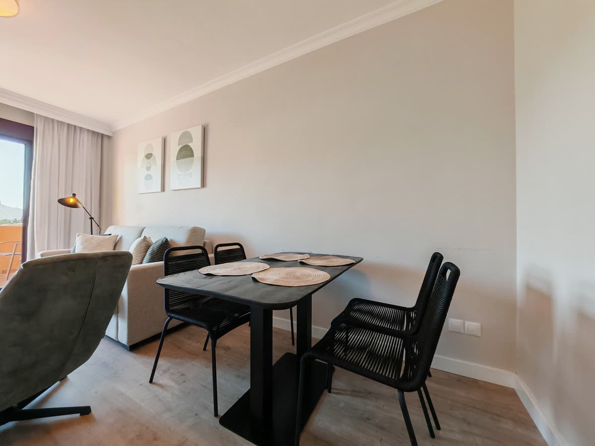 Middle Floor Apartment in Benahavís — photo 5 of 10