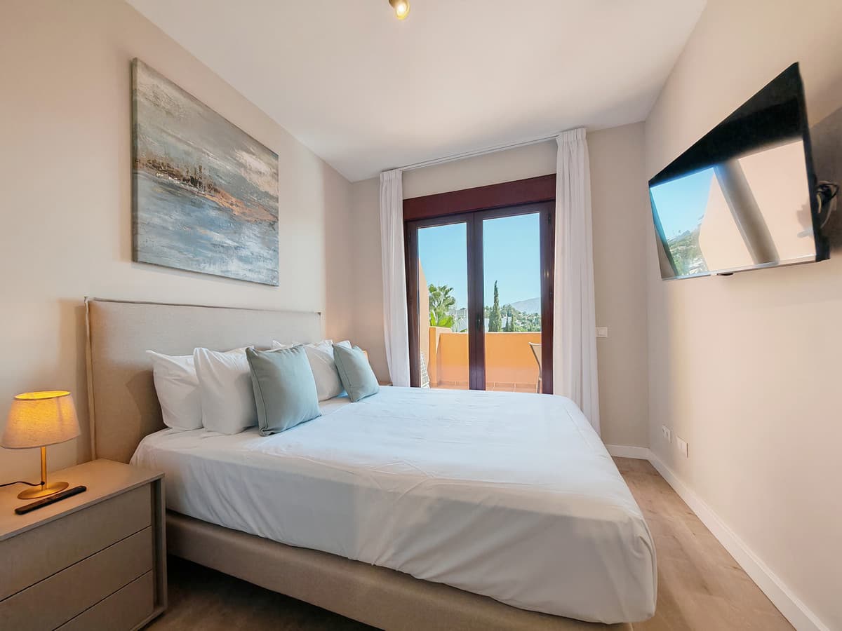 Middle Floor Apartment in Benahavís — photo 7 of 10