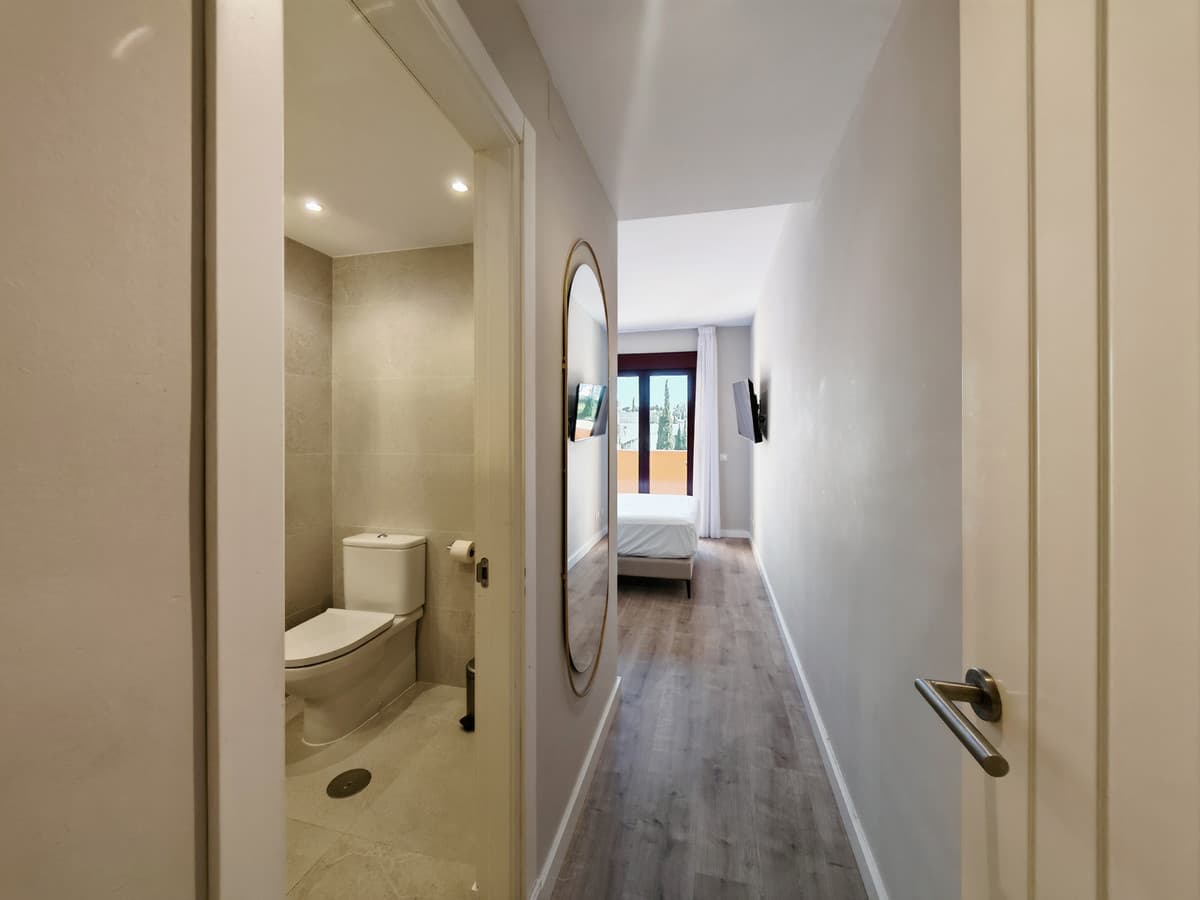 Middle Floor Apartment in Benahavís — photo 9 of 10