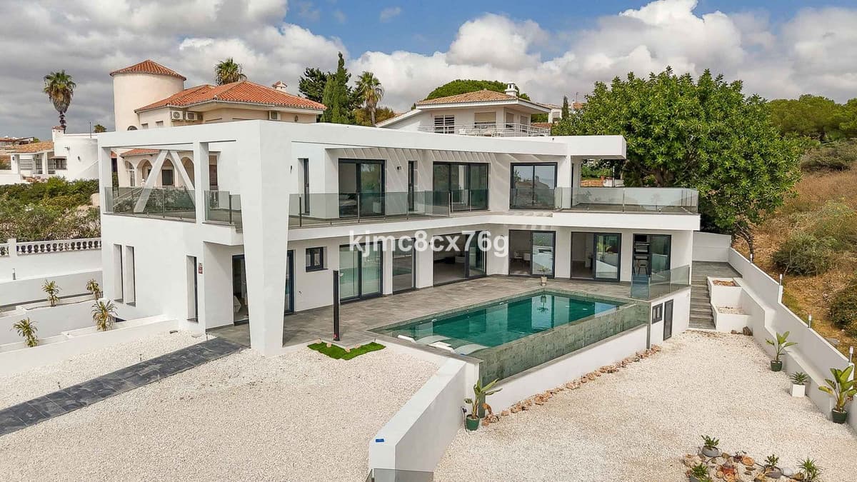 Detached Villa in El Faro — photo 2 of 10