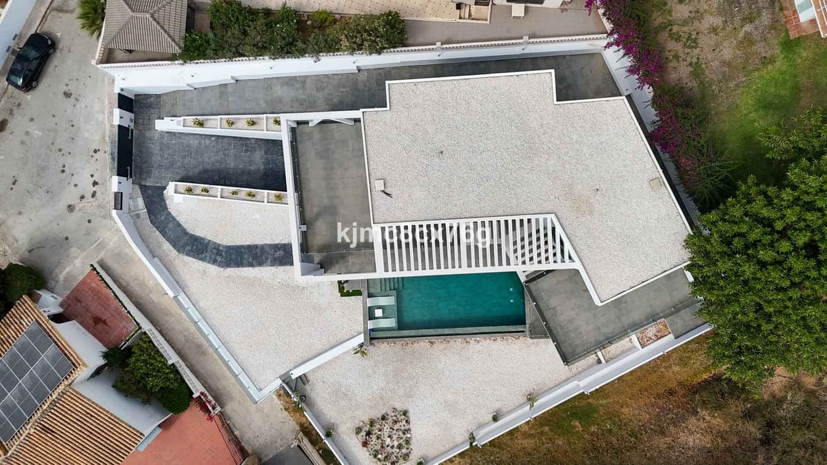 Detached Villa in El Faro — photo 3 of 10