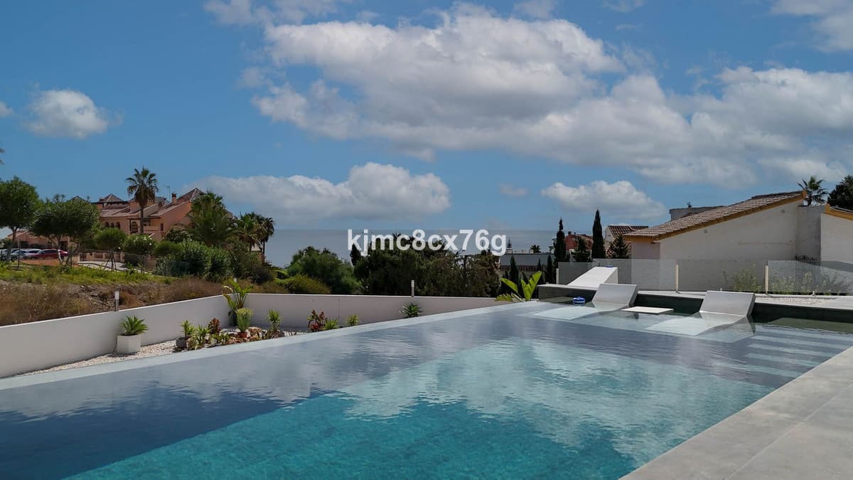 Detached Villa in El Faro — photo 5 of 10