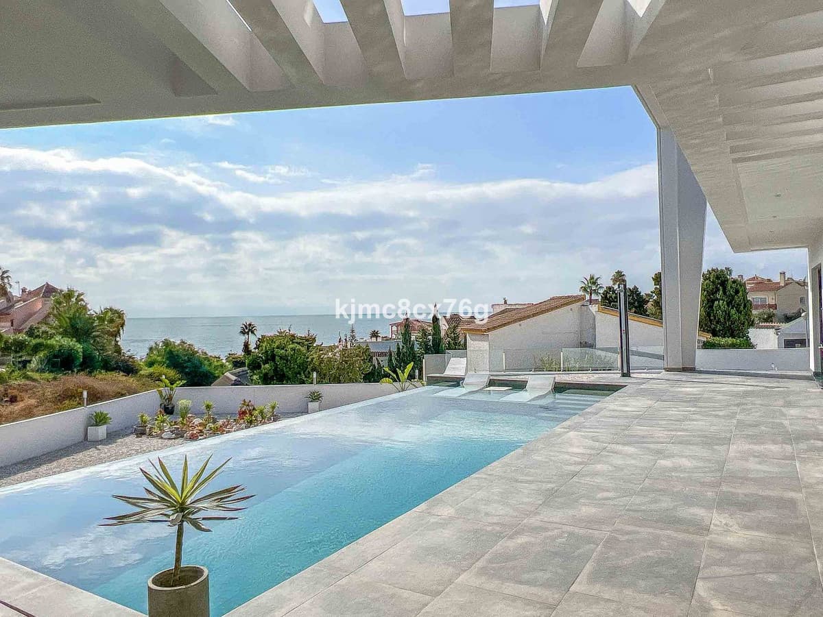 Detached Villa in El Faro — photo 6 of 10