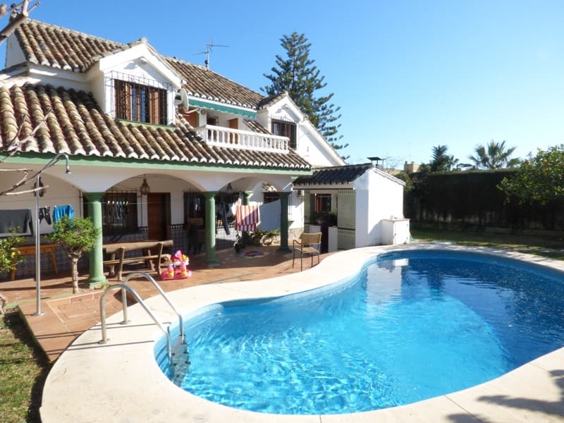 Detached Villa in Marbella — photo 3 of 10
