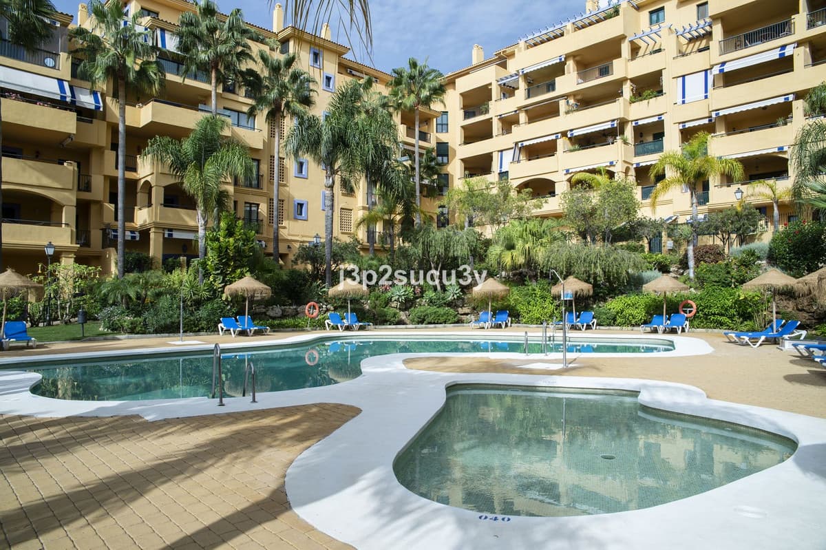 Middle Floor Apartment in Marbella — photo 2 of 10