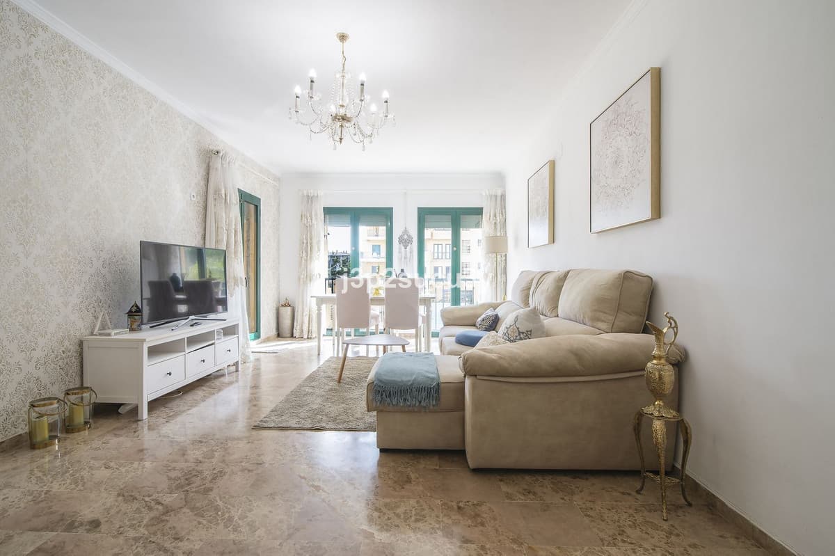 Middle Floor Apartment in Marbella — photo 6 of 10