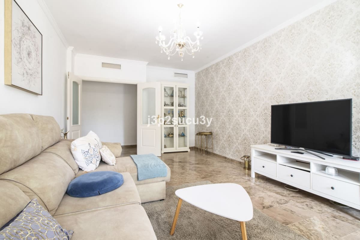 Middle Floor Apartment in Marbella — photo 9 of 10