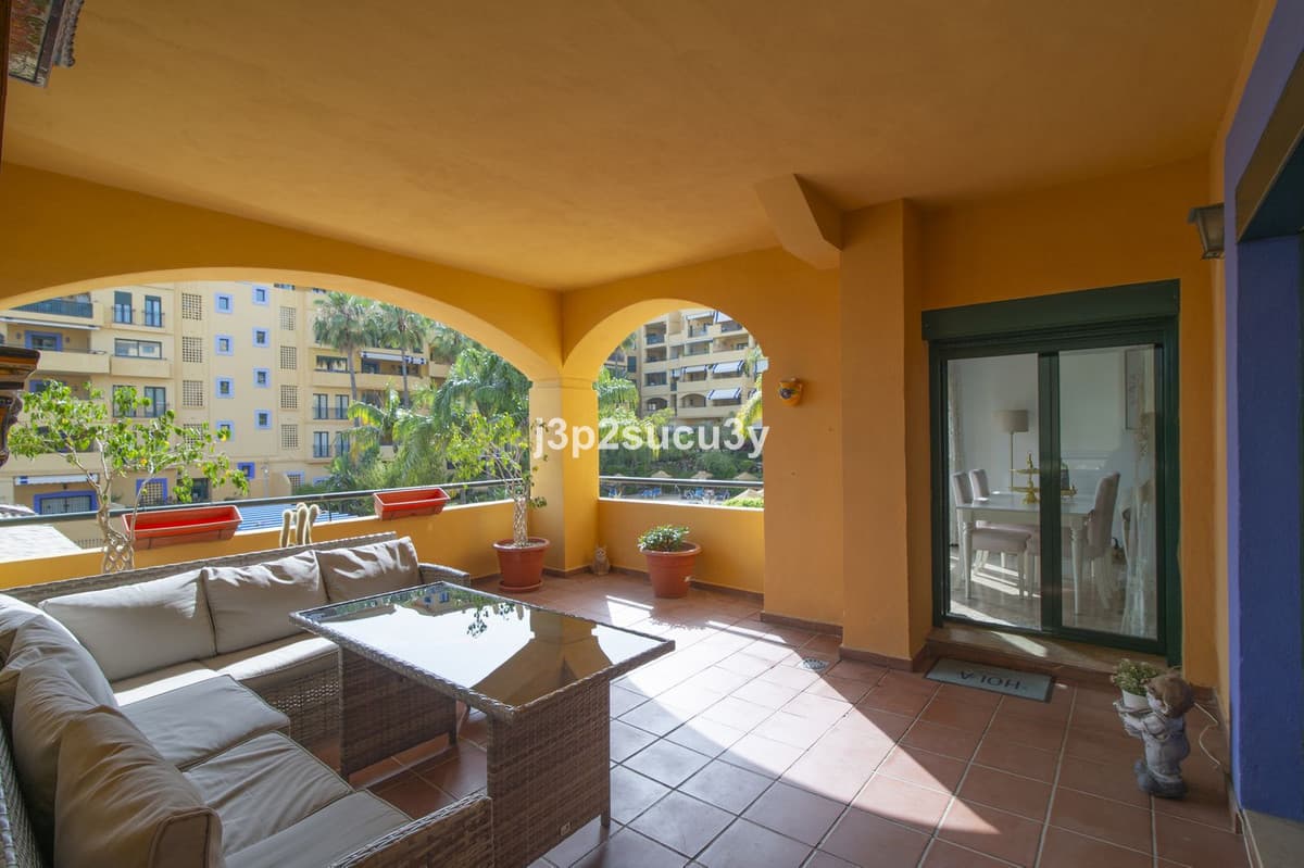 Middle Floor Apartment in Marbella — photo 10 of 10
