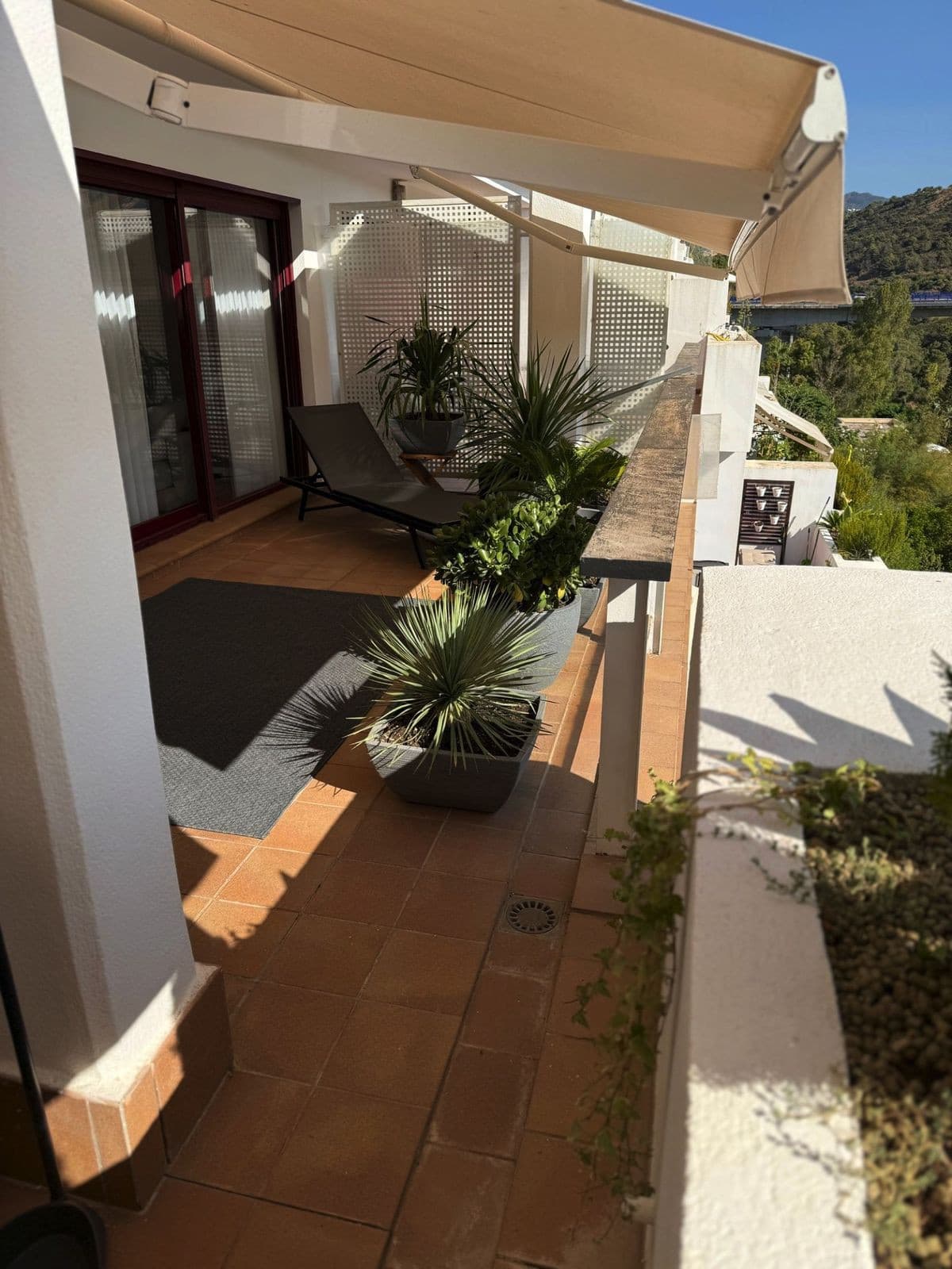 Middle Floor Apartment in Benahavís — photo 9 of 10