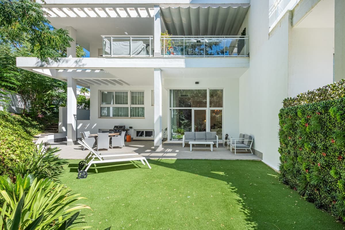 Ground Floor Apartment in Benahavís — photo 6 of 10