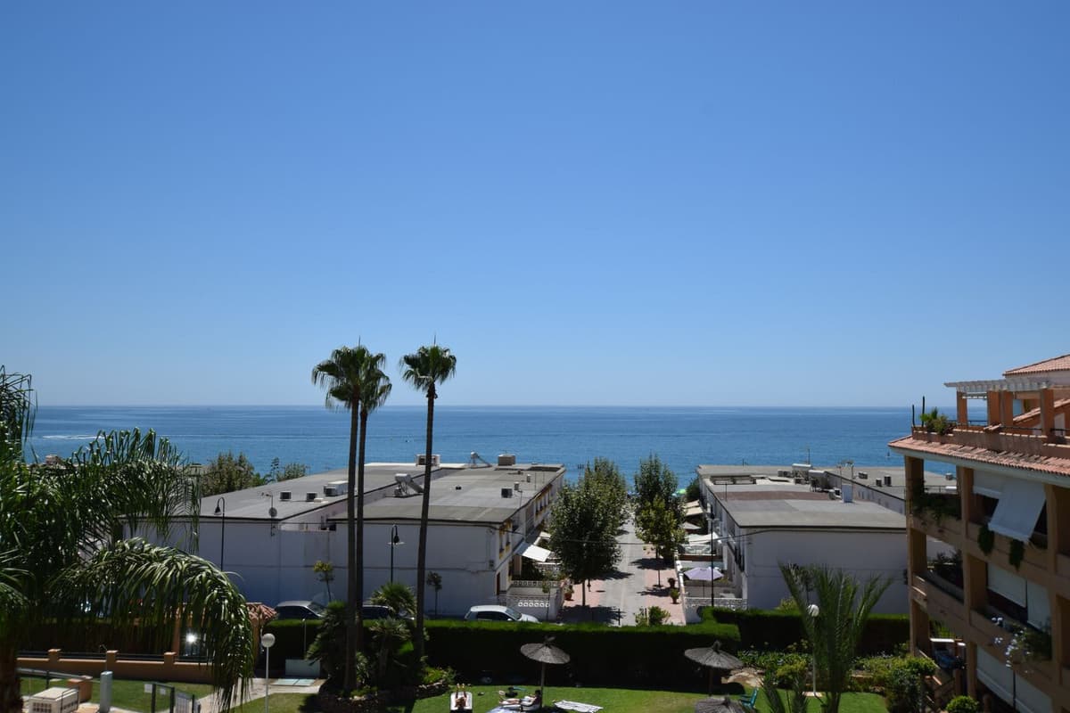 Penthouse in La Cala de Mijas — photo 3 of 10