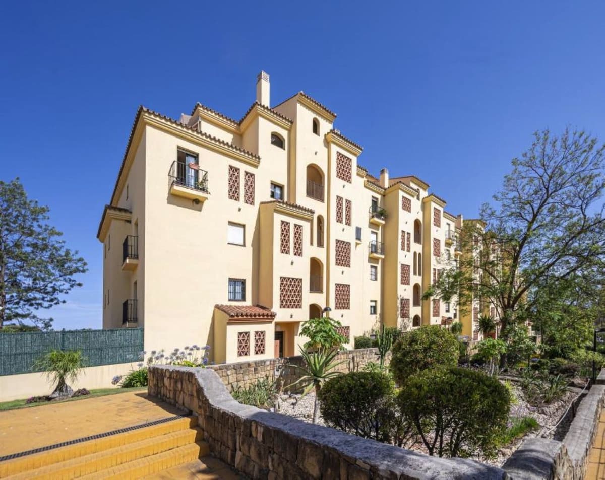Ground Floor Apartment in Estepona — photo 3 of 10