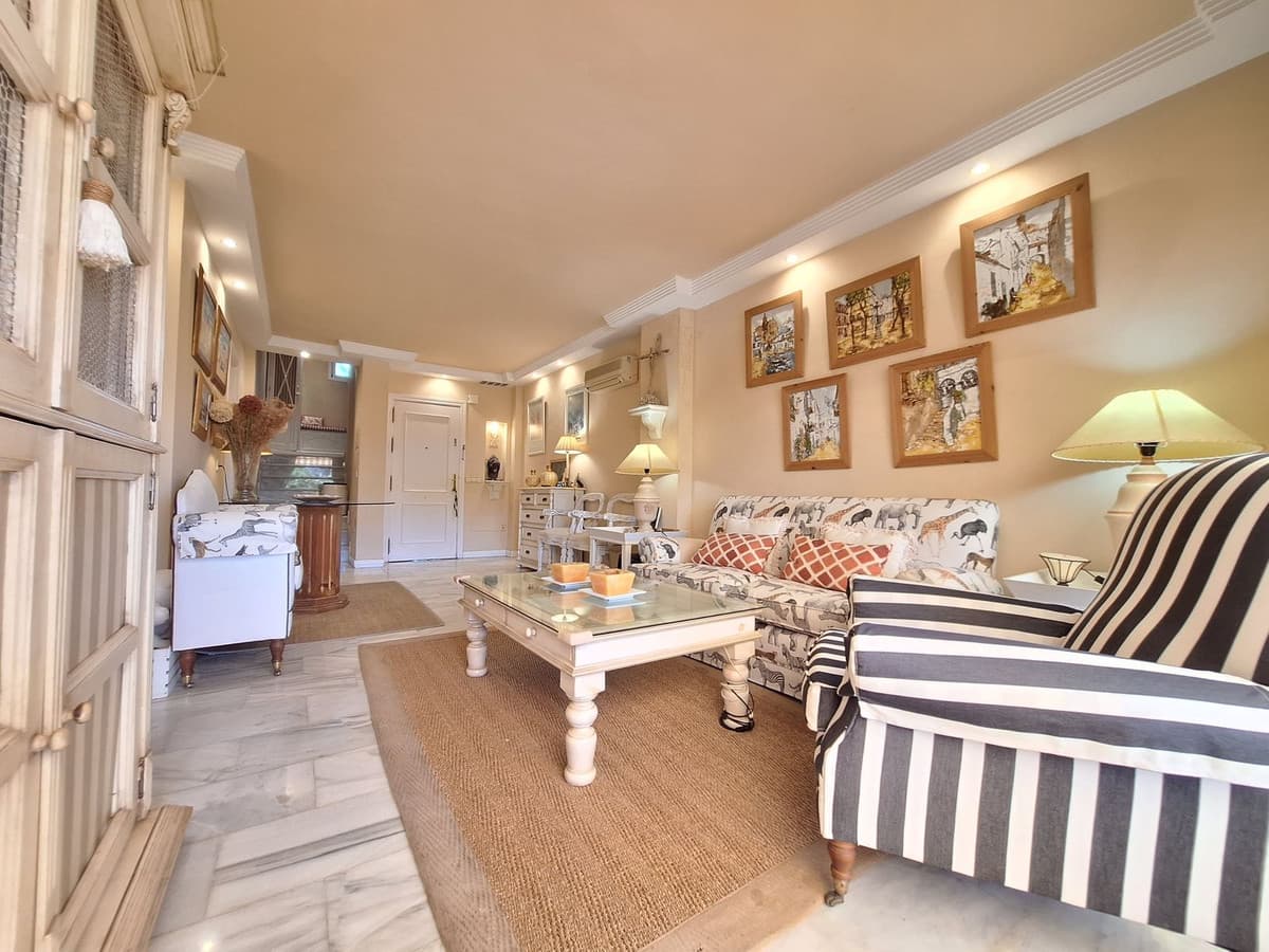 Penthouse Duplex in Elviria — photo 9 of 10