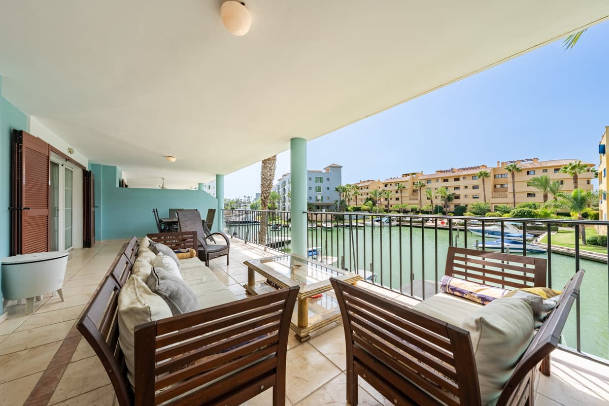 Middle Floor Apartment in Sotogrande Marina — photo 2 of 10