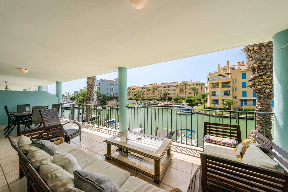 Middle Floor Apartment in Sotogrande Marina — photo 3 of 10