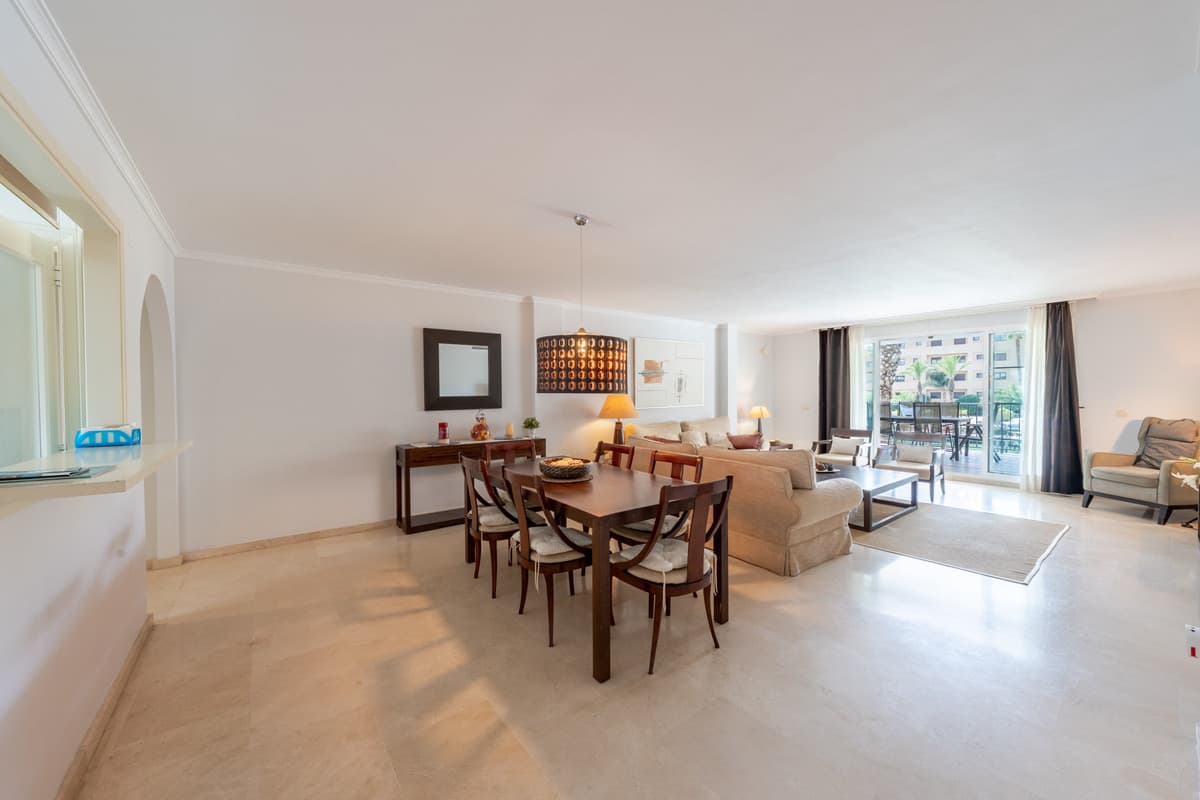 Middle Floor Apartment in Sotogrande Marina — photo 8 of 10