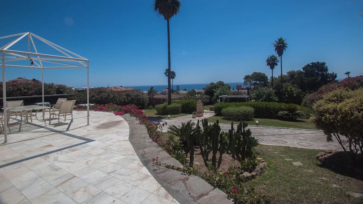 Detached Villa in Estepona — photo 3 of 10