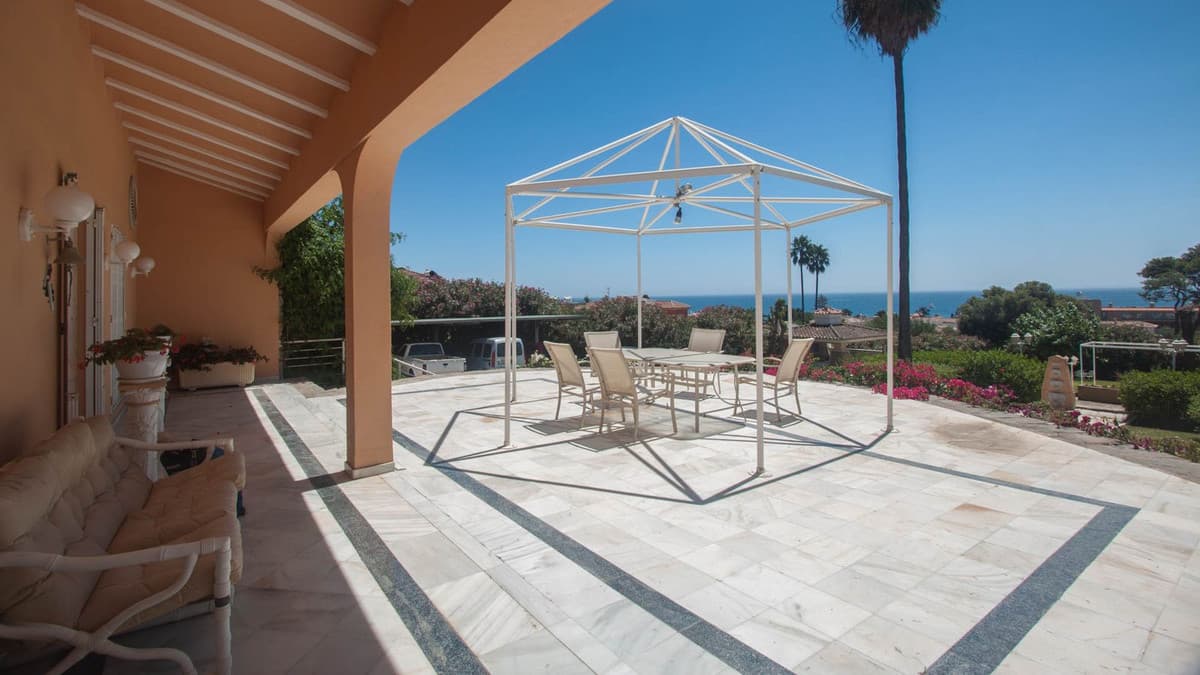 Detached Villa in Estepona — photo 4 of 10