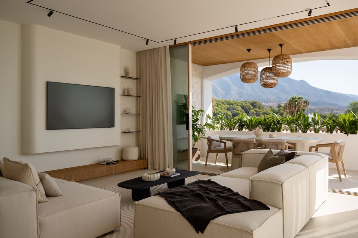 Townhouse in Nueva Andalucía — photo 1 of 10