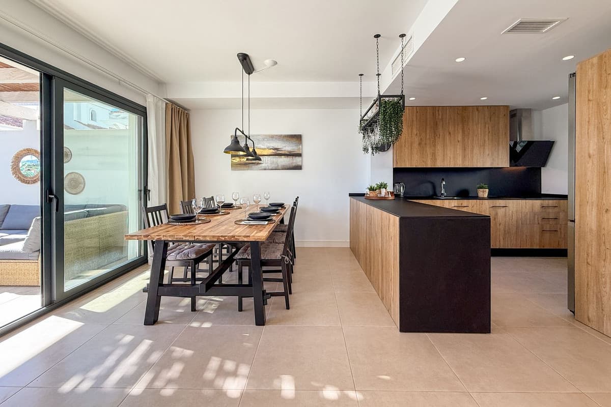 Townhouse in El Paraiso — photo 2 of 10