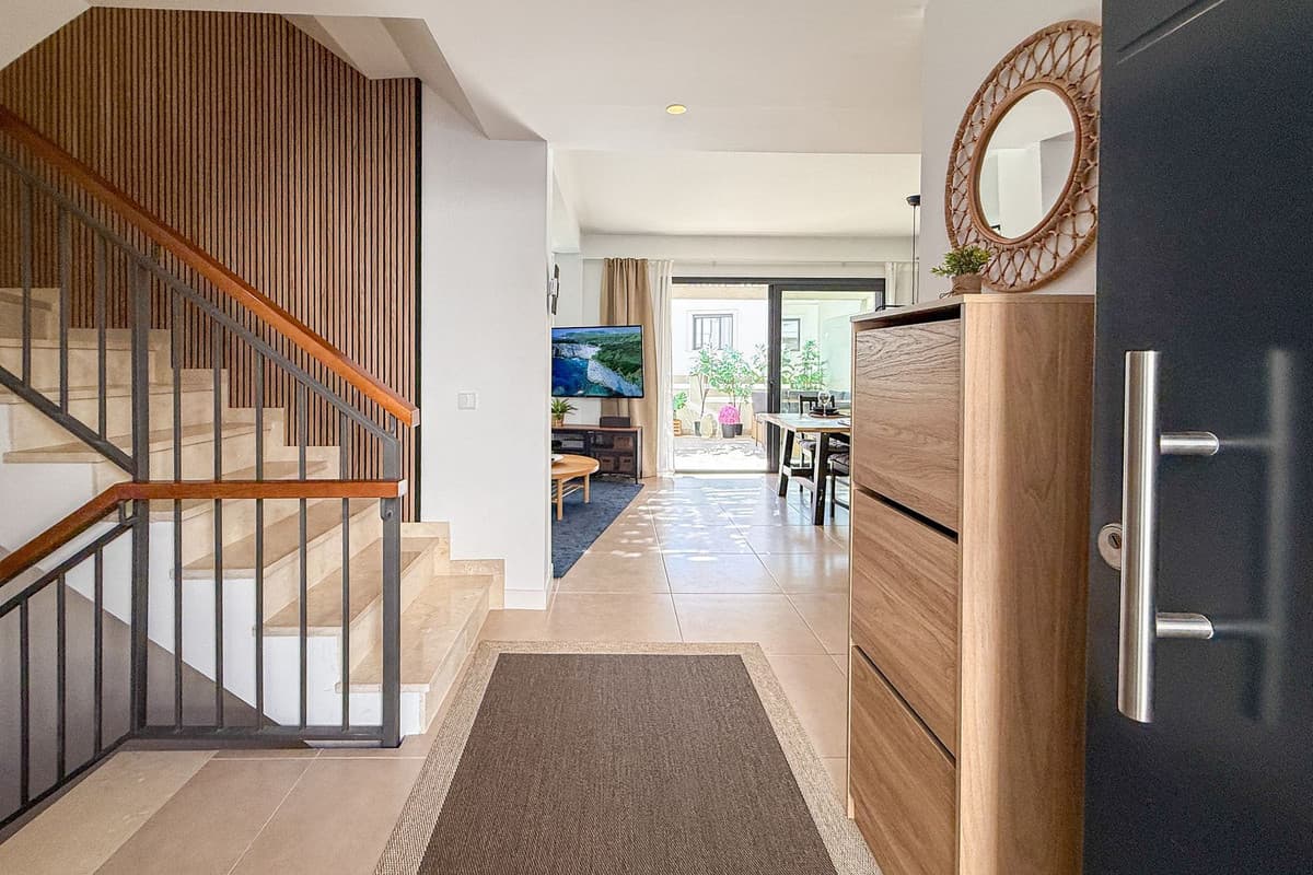 Townhouse in El Paraiso — photo 8 of 10