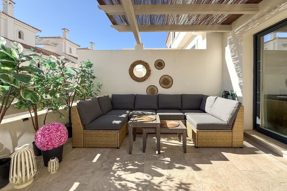 Townhouse in El Paraiso — photo 10 of 10