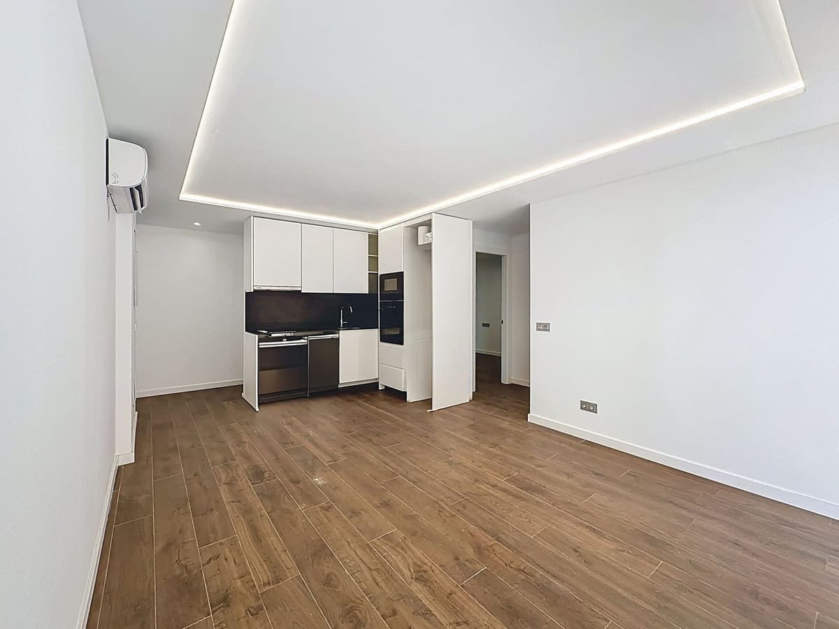 Middle Floor Apartment in Malagueta — photo 2 of 10