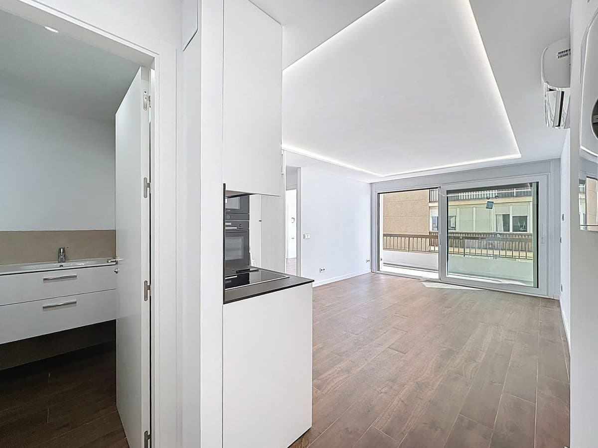 Middle Floor Apartment in Malagueta — photo 8 of 10