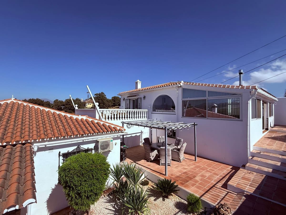 Detached Villa in Coín — photo 2 of 10
