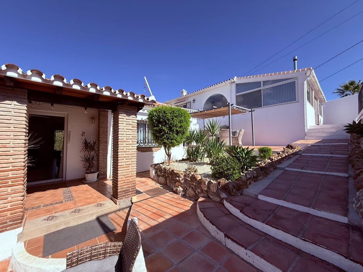 Detached Villa in Coín — photo 3 of 10