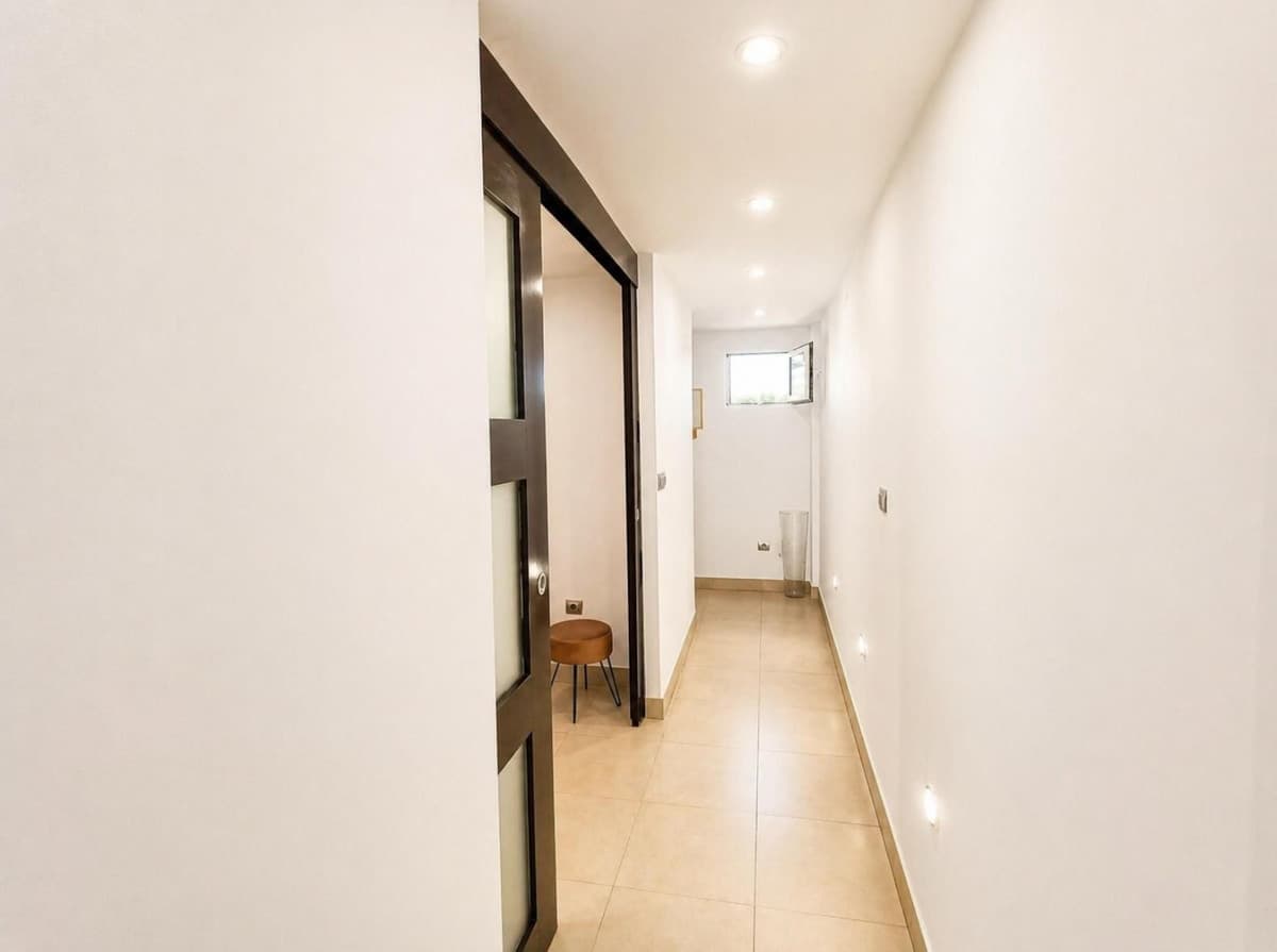 Middle Floor Apartment in Costabella — photo 8 of 10