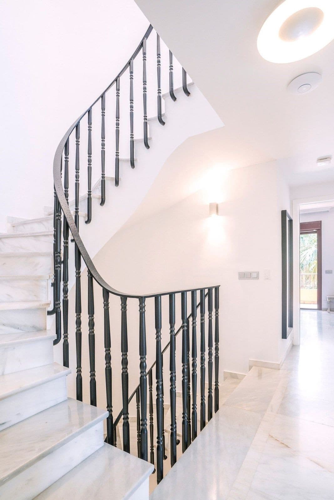 Semi-Detached House in The Golden Mile — photo 7 of 10