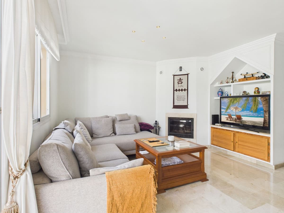 Townhouse in Estepona — photo 3 of 10