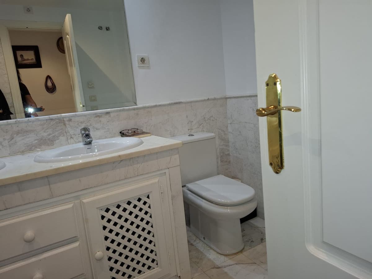 Middle Floor Apartment in El Paraiso — photo 4 of 10