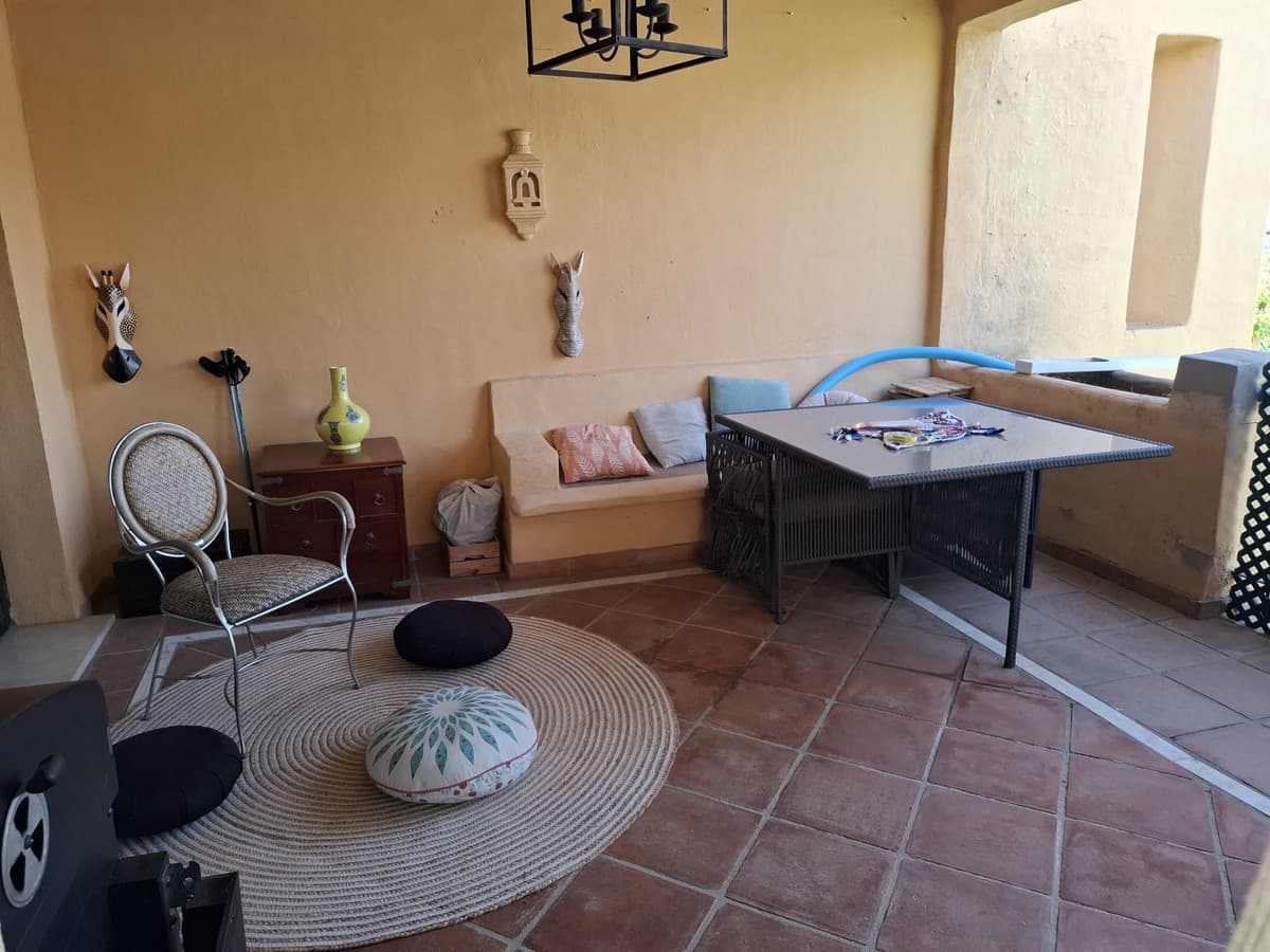 Middle Floor Apartment in El Paraiso — photo 9 of 10