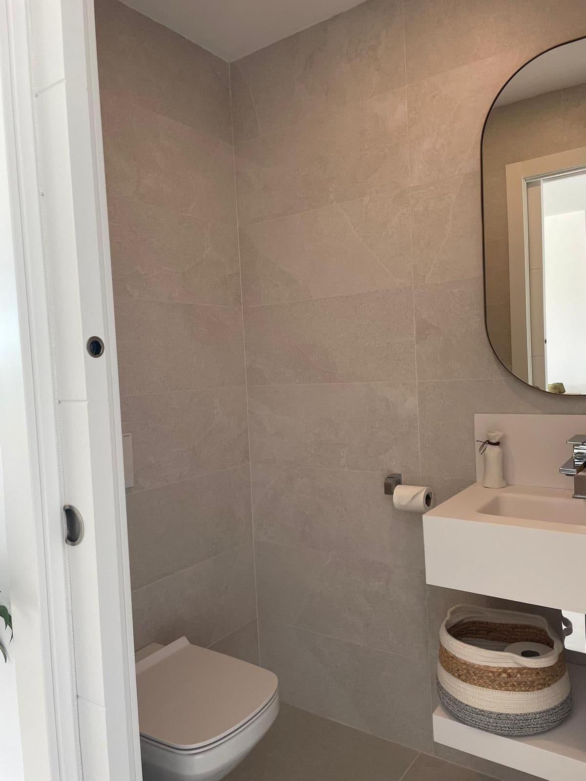 Middle Floor Apartment in Benalmadena Costa — photo 9 of 10
