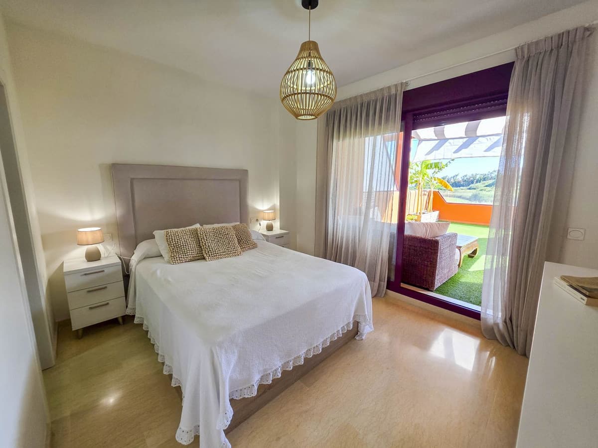 Middle Floor Apartment in La Duquesa — photo 6 of 10