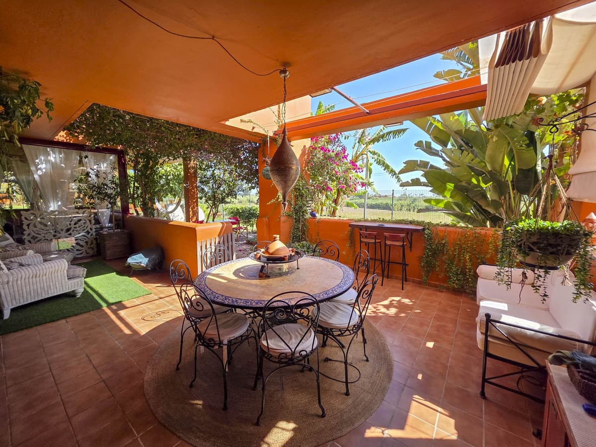 Ground Floor Apartment in La Duquesa — photo 1 of 10