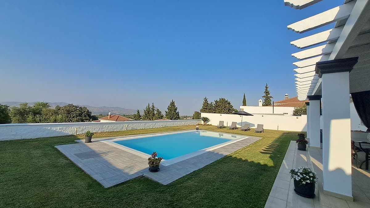 Detached Villa in Alhaurín el Grande — photo 1 of 10