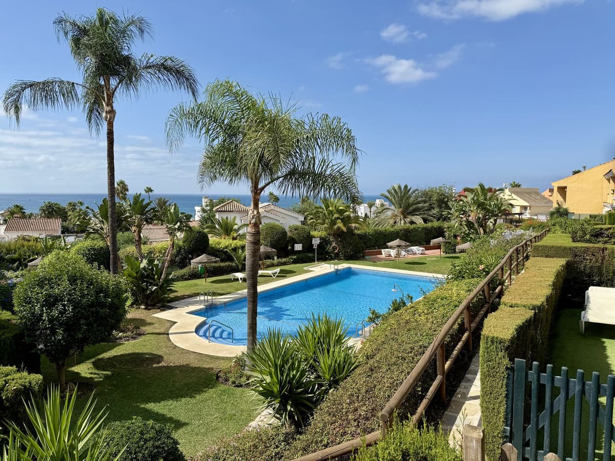 Semi-Detached House in Elviria — photo 1 of 10