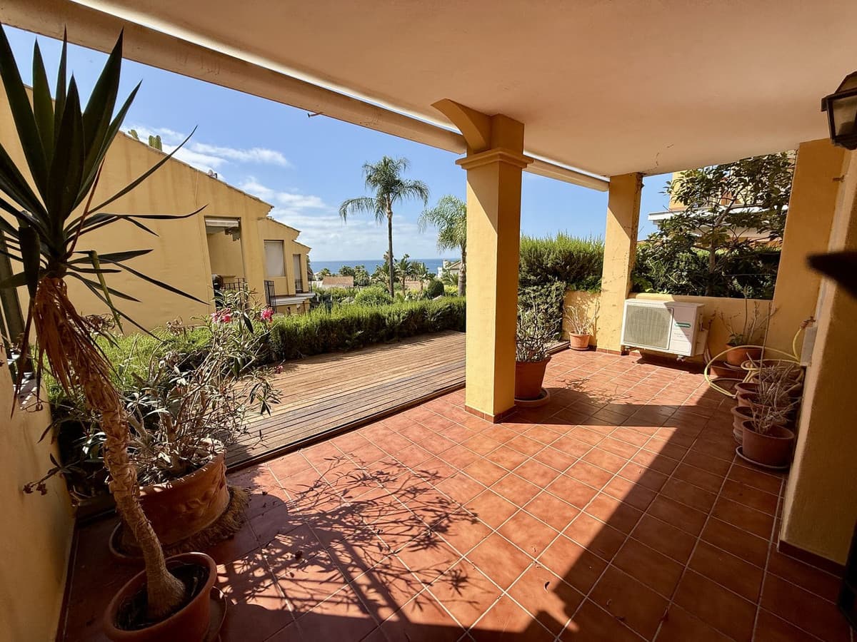 Semi-Detached House in Elviria — photo 4 of 10