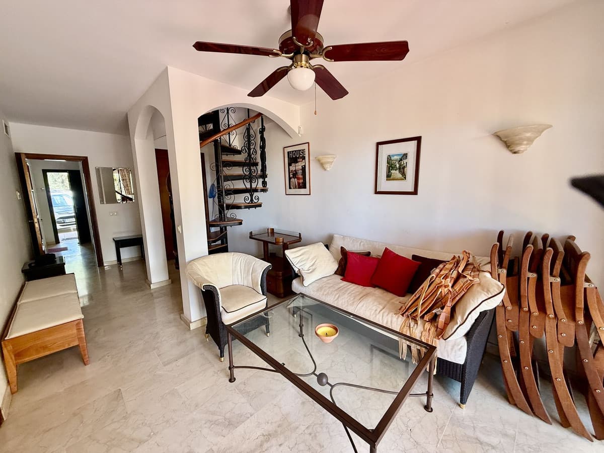 Semi-Detached House in Elviria — photo 5 of 10