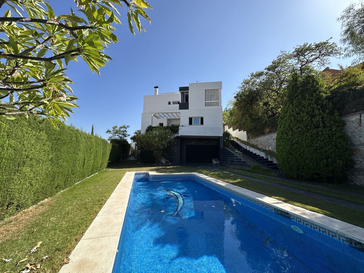 Detached Villa in Cerrado de Calderón — photo 1 of 10