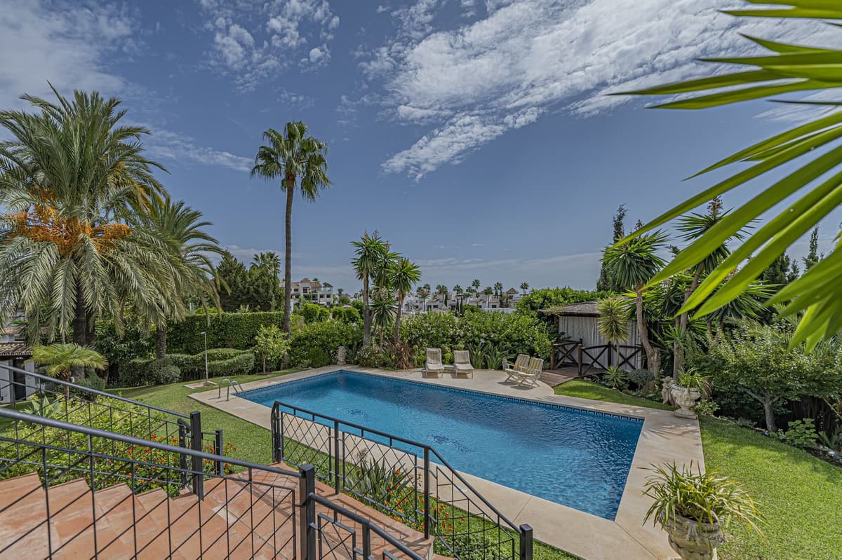 Detached Villa in El Paraiso — photo 4 of 10